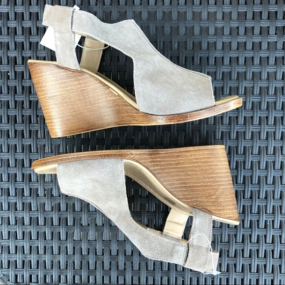 Sofia Milano | Suede Wedge Sandals 💗💗 - Picture 3 of 12